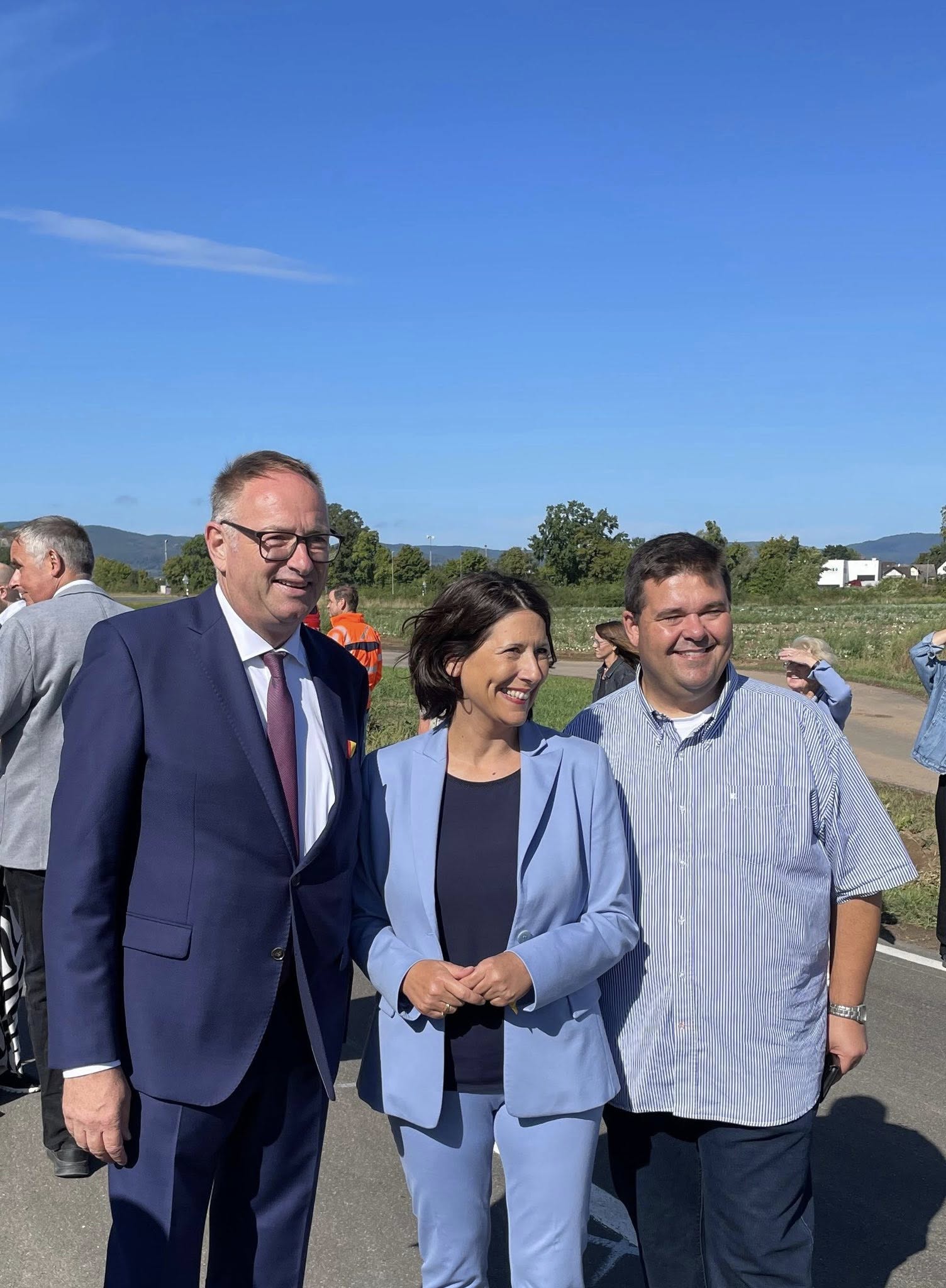 Ortsbürgermeister Walter Schmitt, Ministerin Daniela Schmitt, VG-Beigeordneter Marc Hauck