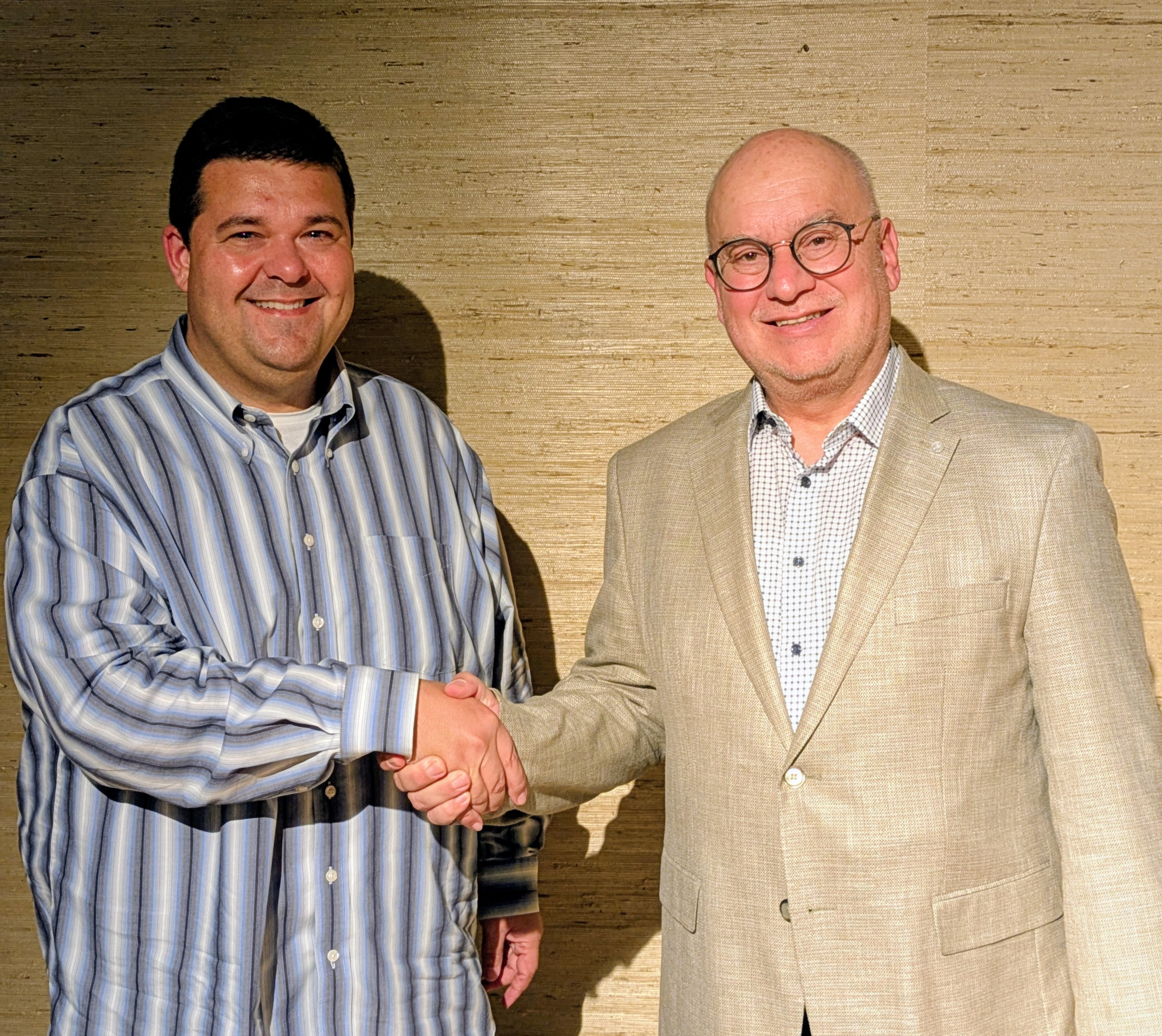 Marc Hauck (links) folgt als Vorsitzender des FDP-Kreisverbands auf Konrad Reichert.