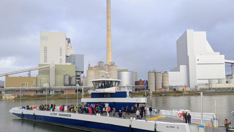 Rheinfähre zwischen Altrip und Mannheim